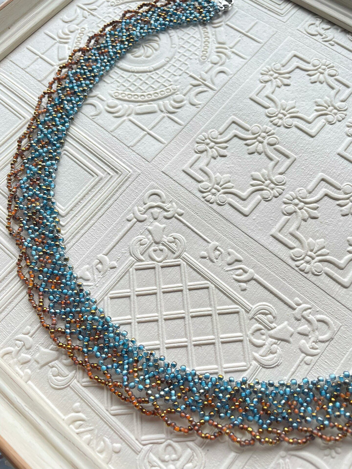 Collier artisanal en perles de rocaille turquoise et ambre