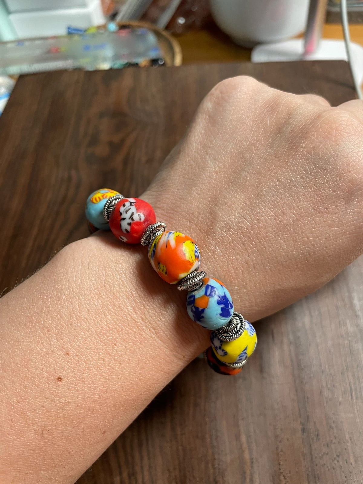 Bracciale in vetro africano fatto a mano