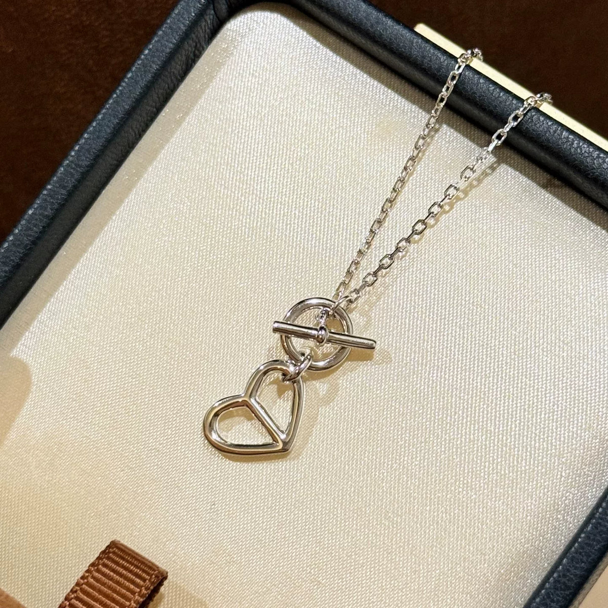 S925 Silver Openwork Heart Toggle Necklace