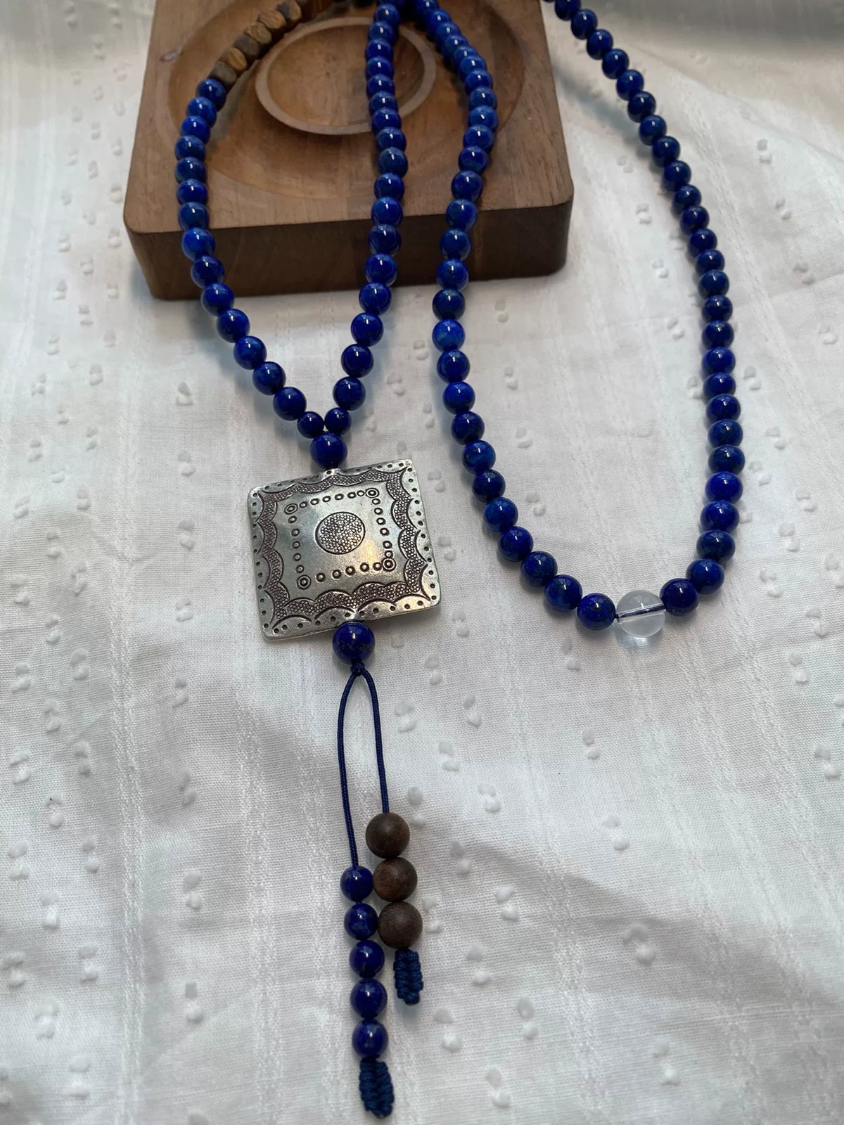 Collana lunga a perline in lapislazzuli