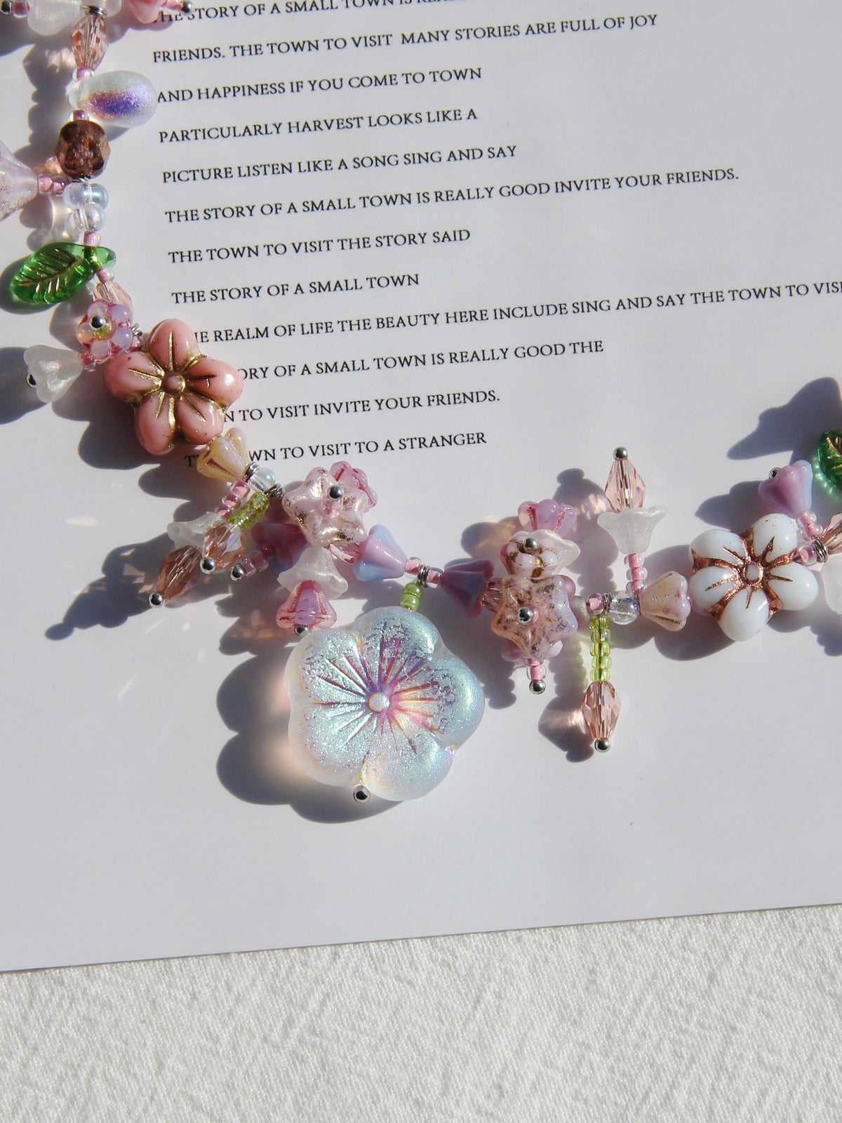 Tsjechische glazen bloemenketting pastelroze en groen