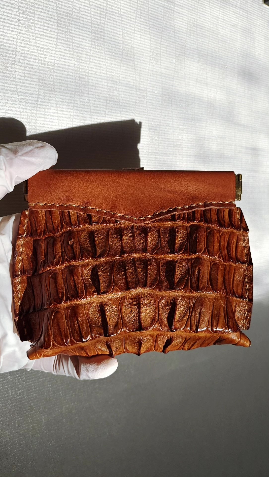 Pochette en cuir de dos de poisson marron selle