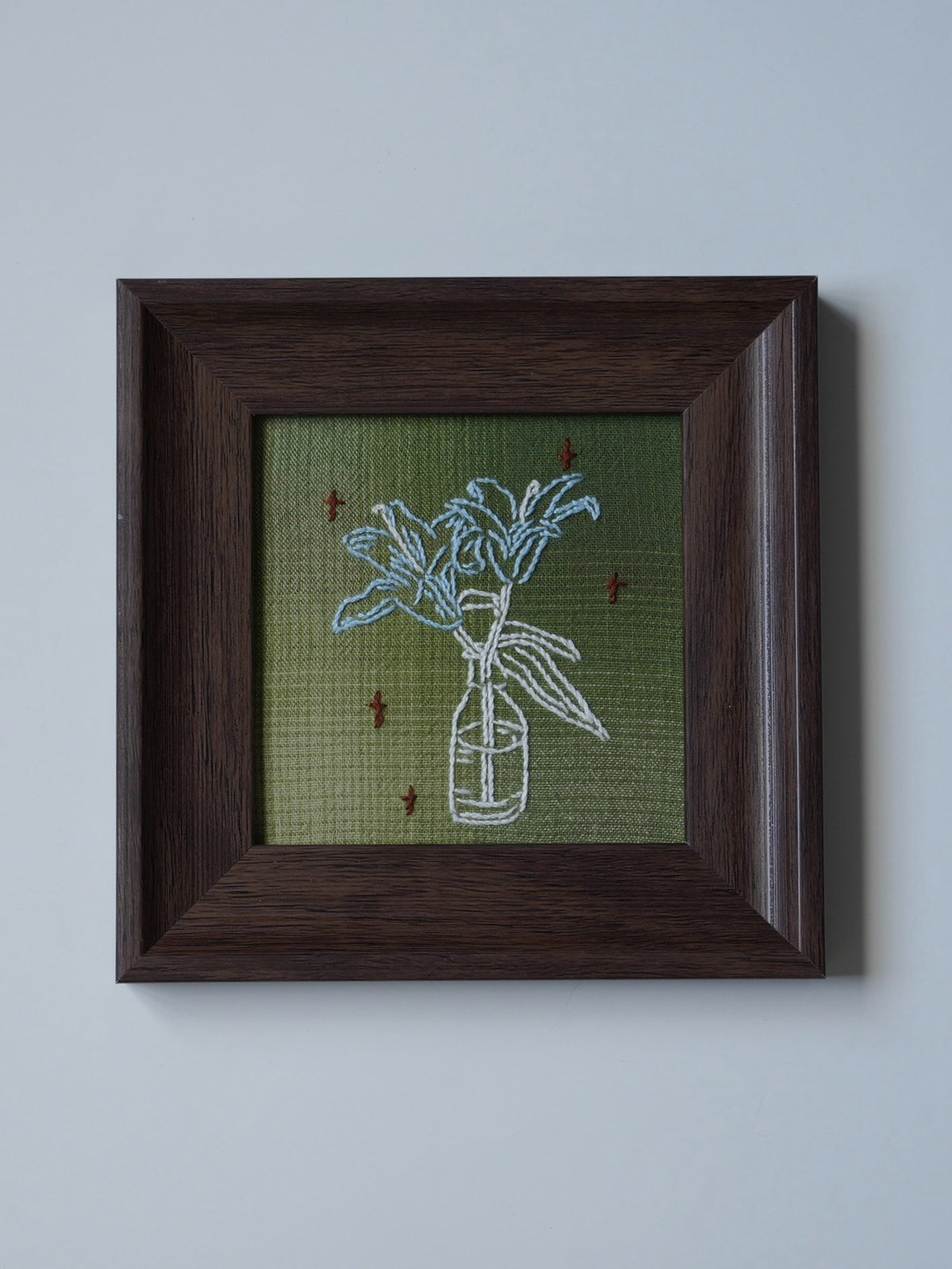 Quadro de 4 Polegadas com Bordado de Lírio