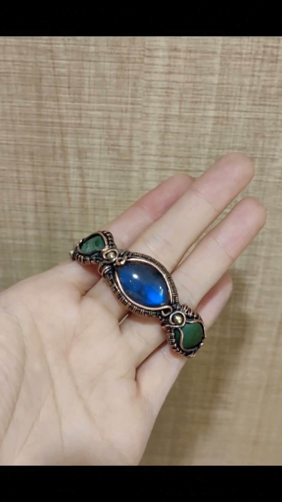 Bracelet Labradorite en fil de cuivre torsadé