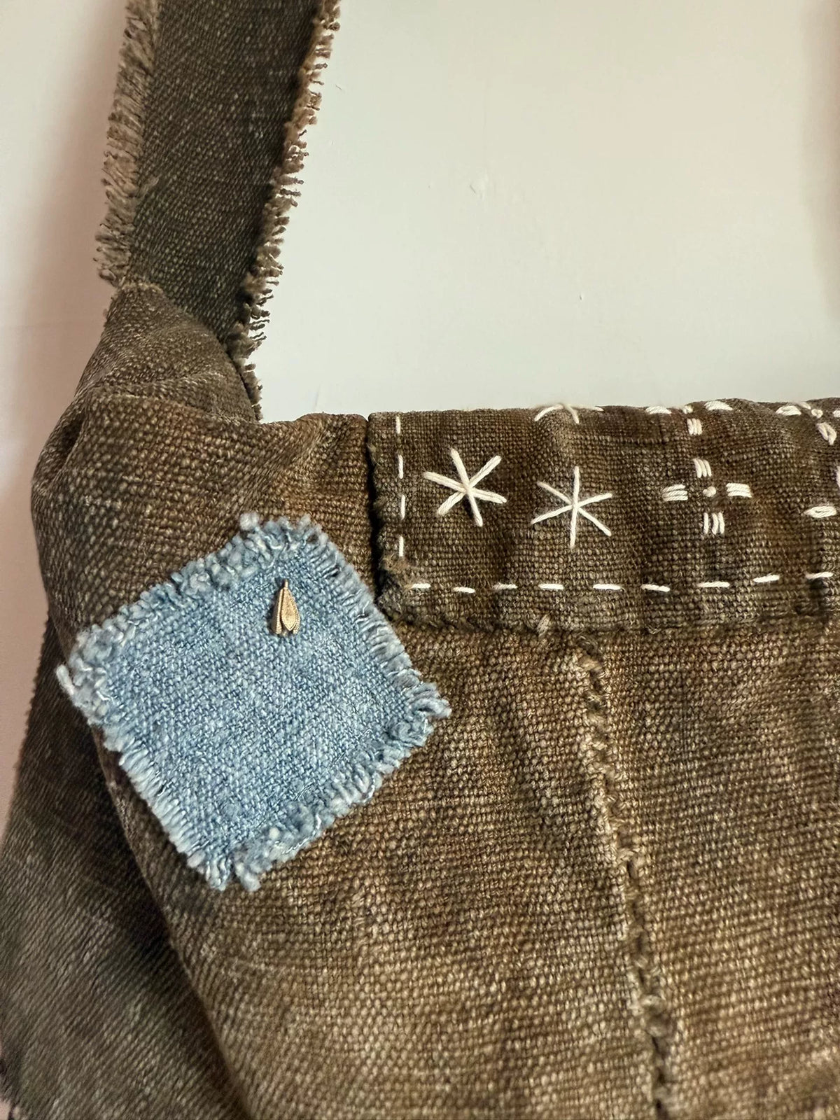 Handgakte Geraagelde Linnen Crossbody Schouertasas