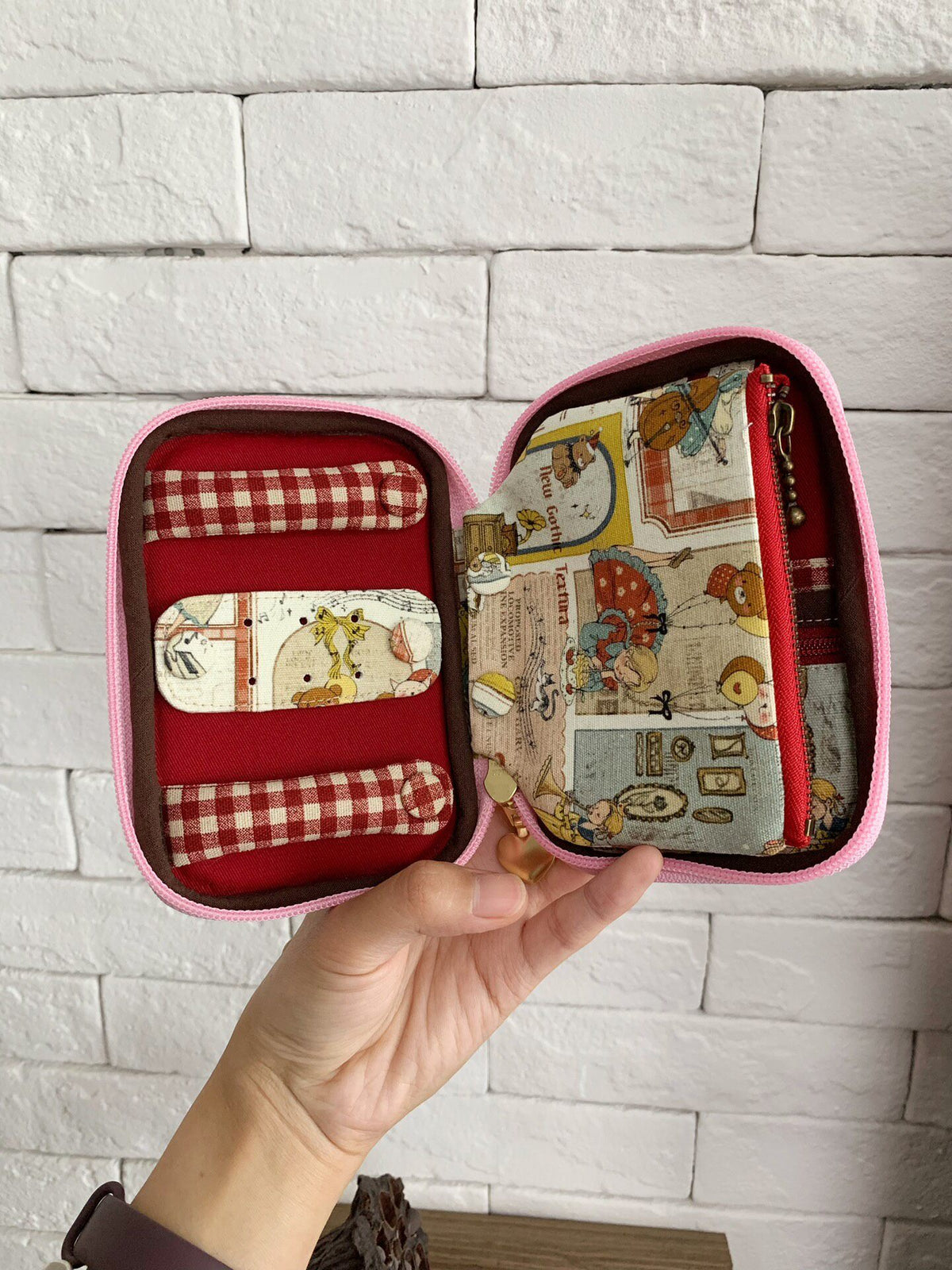 Pink Oxford Pouch with Zipper and Card Loops