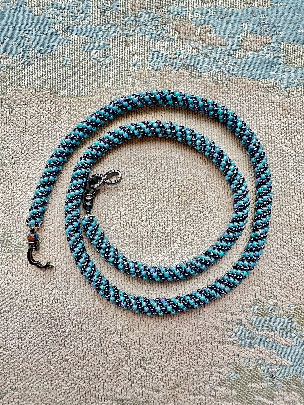 Collana Artigianale in Perline Blu Cordino Intreciato