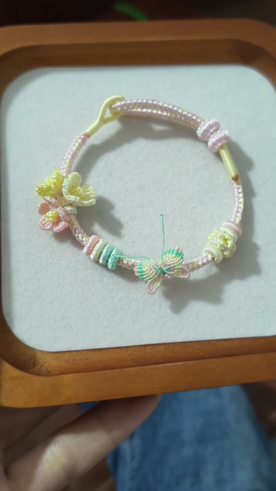 Handgeknüpftes Kordarmband Pastellverlauf Blumen Schmetterling