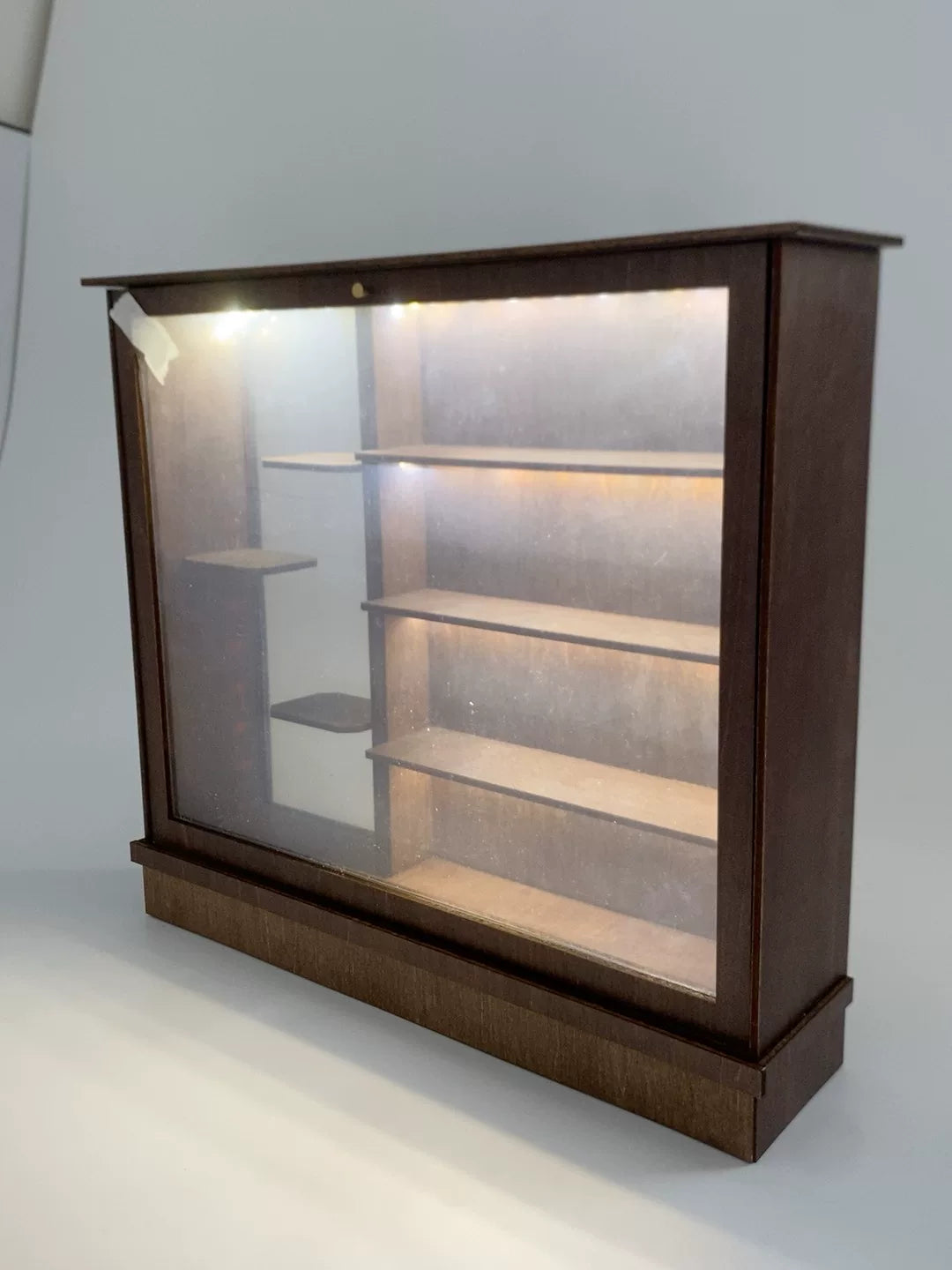 Vetrina in legno in miniatura con LED