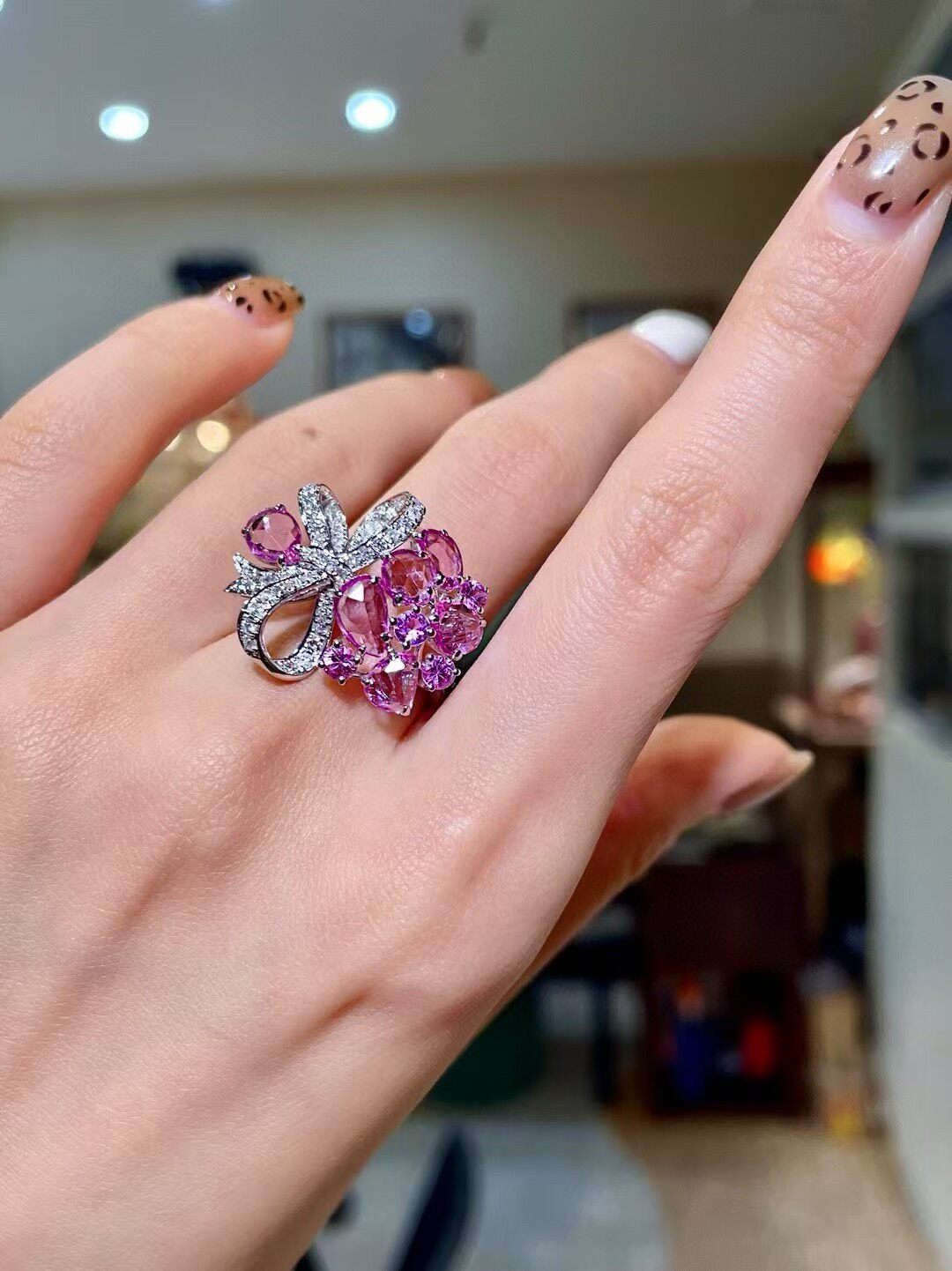 18k Gold Bow Ring with 3.05ct Violet-Pink Sapphire Floral Cluster
