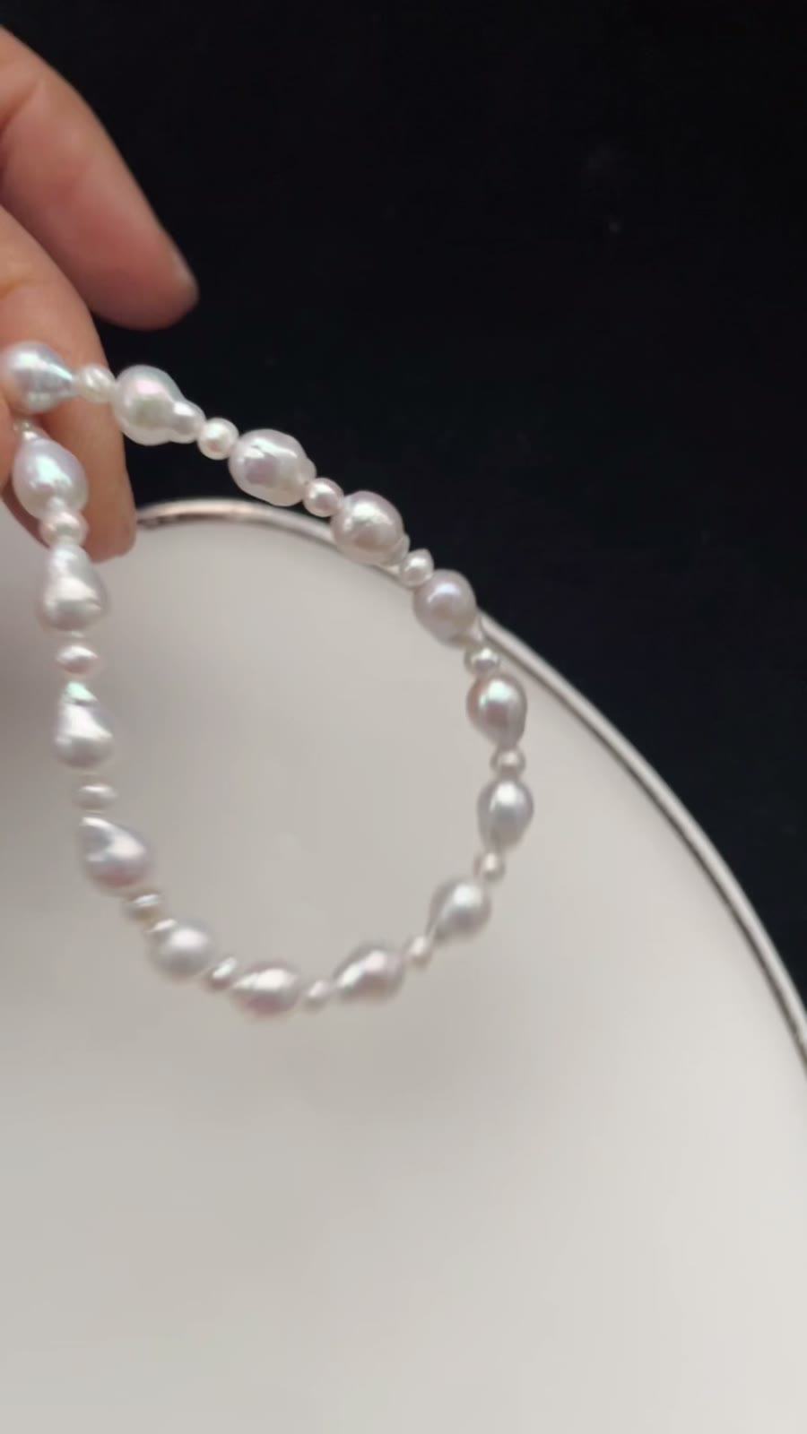 Collier fleur en perles baroques double porté