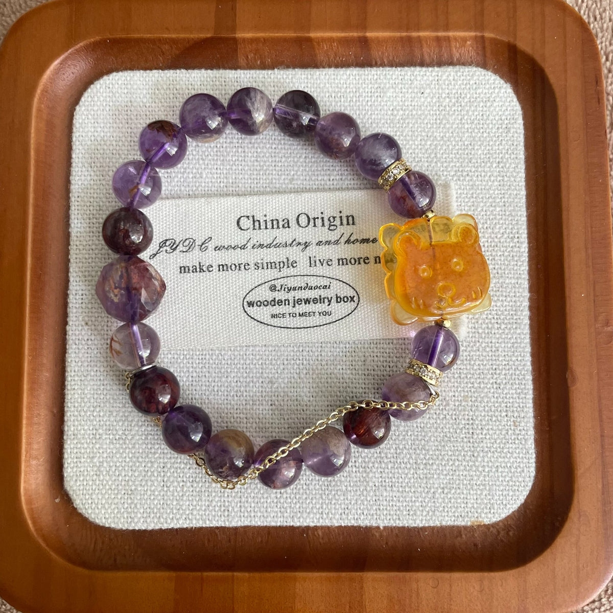 Perlenarmband mit Honigbernstein-Bärenanhänger und Amethyst