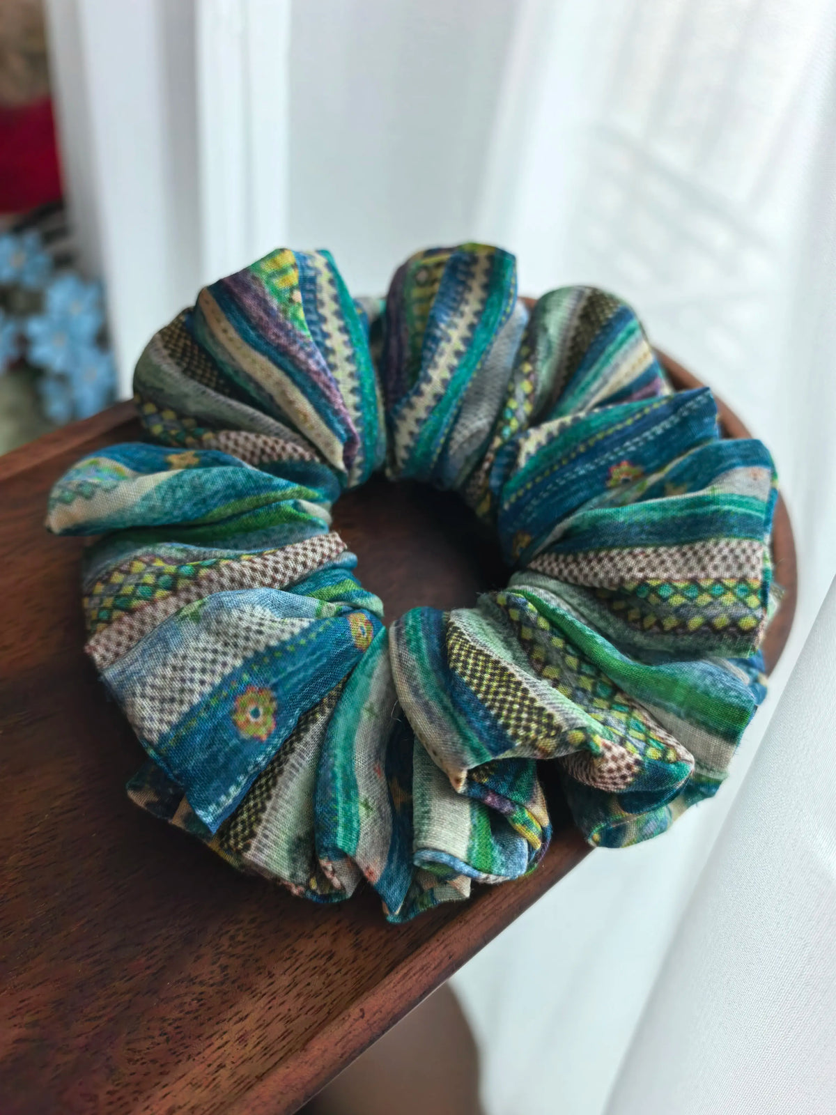 Handgefertigte Ramie-Scrunchie