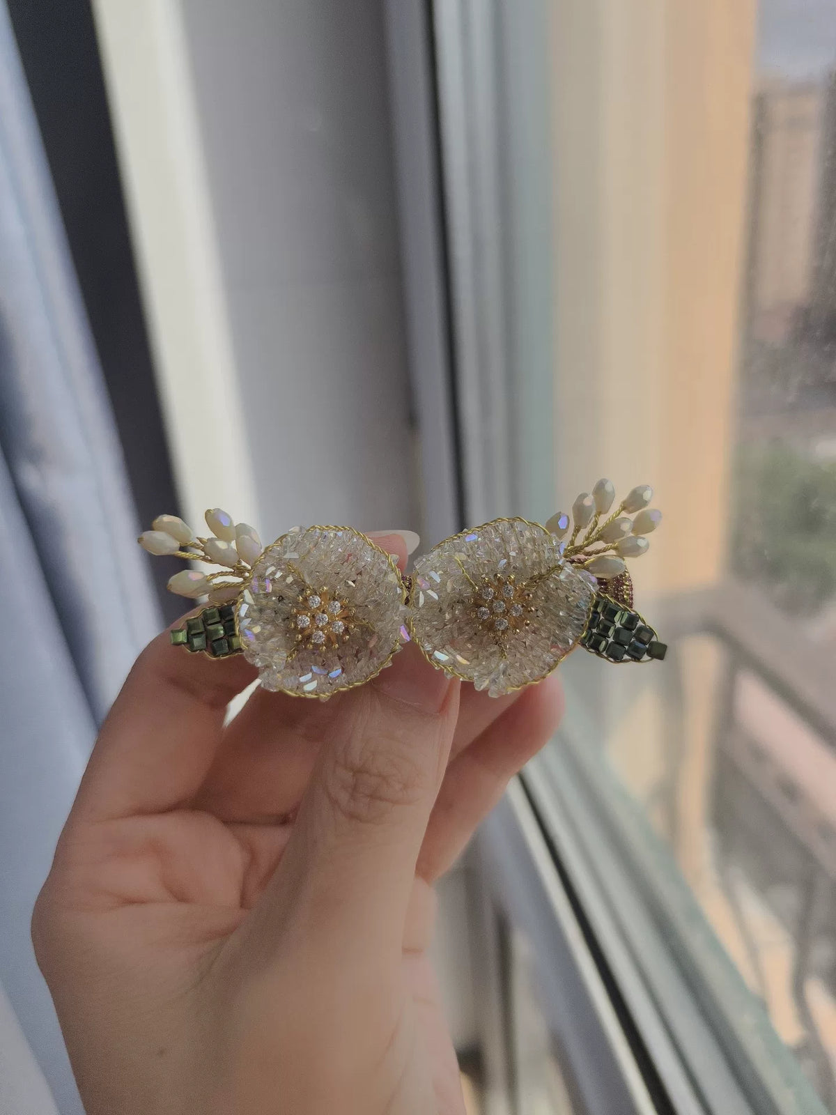 Fecho de Cabelo Bico de Pato Contado em Dourado