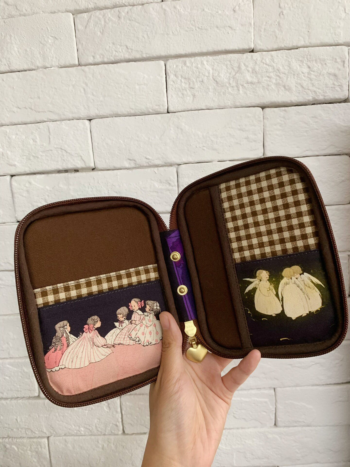 動物イラストデザインのファスナー付き整理ケース