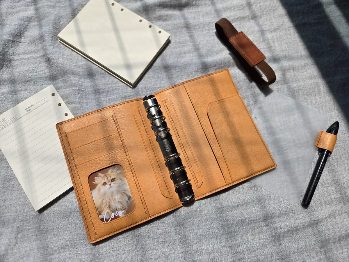 Copertina per agenda ad anelli A6 in pelle Mbox cognac