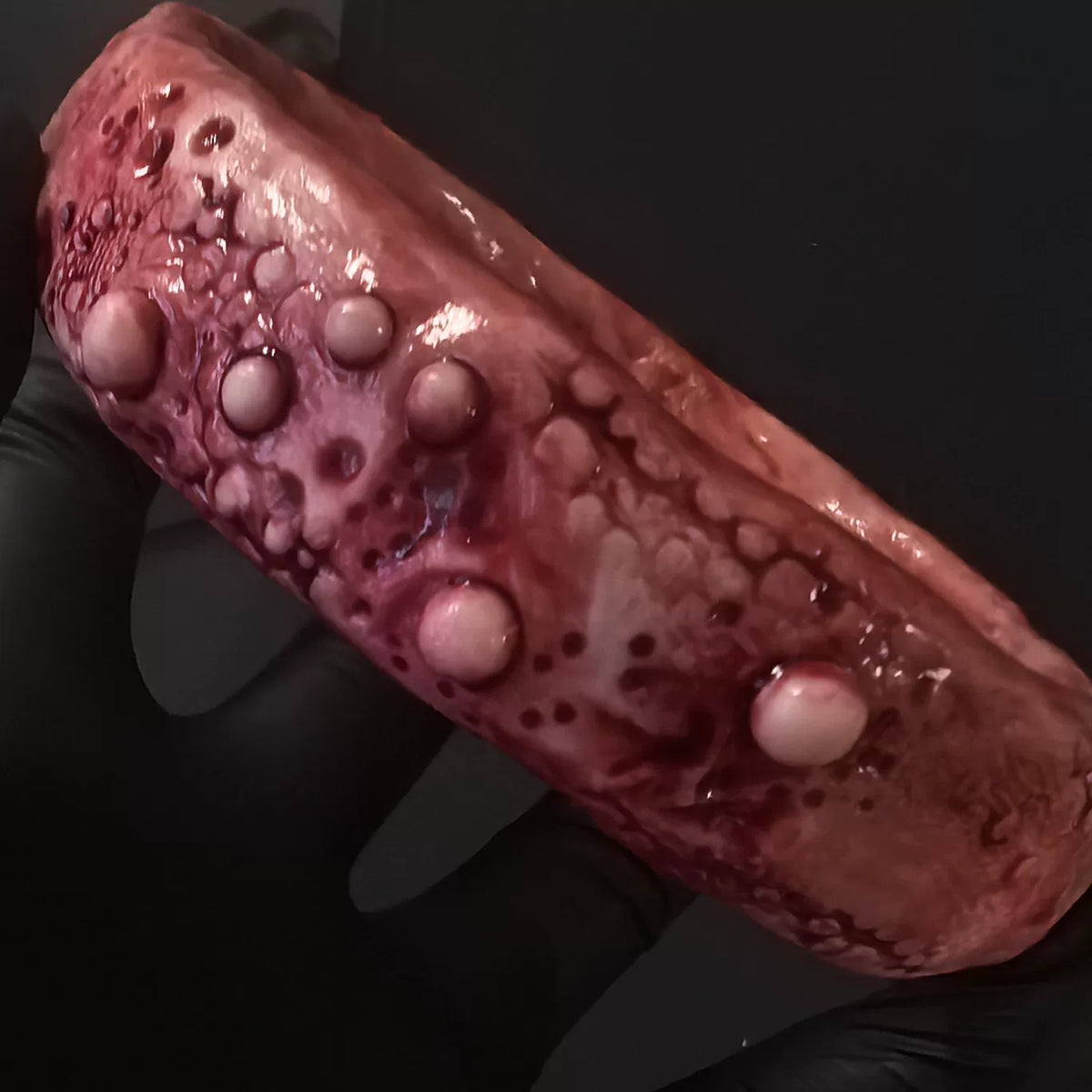 Bracelete de Aro com Olho e Tentáculos Vermelhos