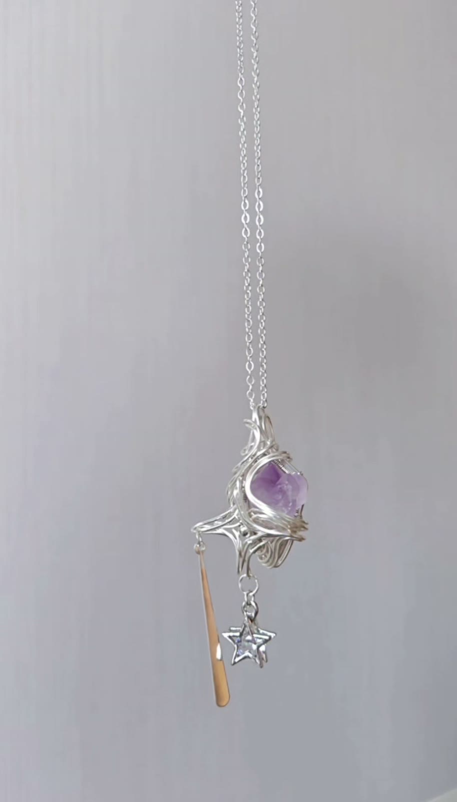 Collier pendentif améthyste artisanal torsadé de fil