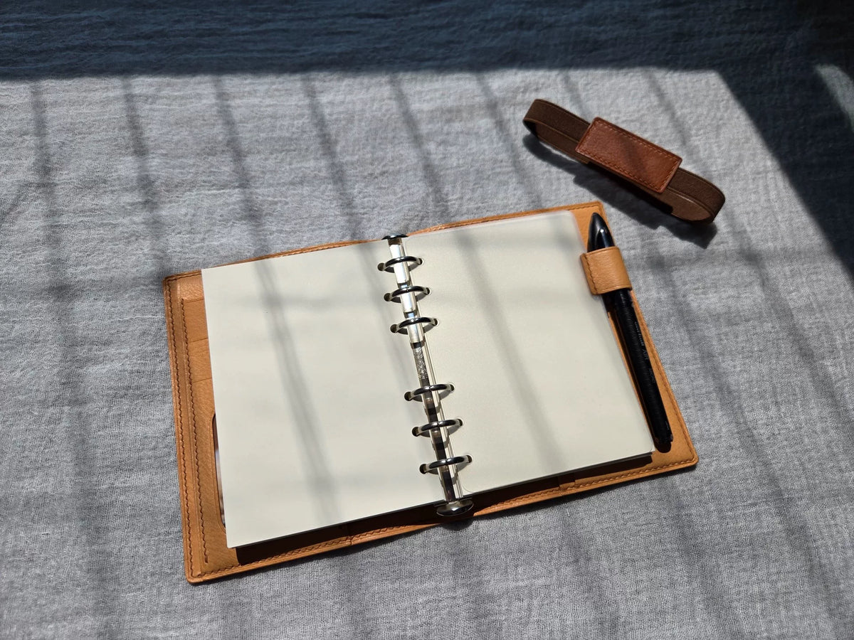 Copertina per agenda ad anelli A6 in pelle Mbox cognac