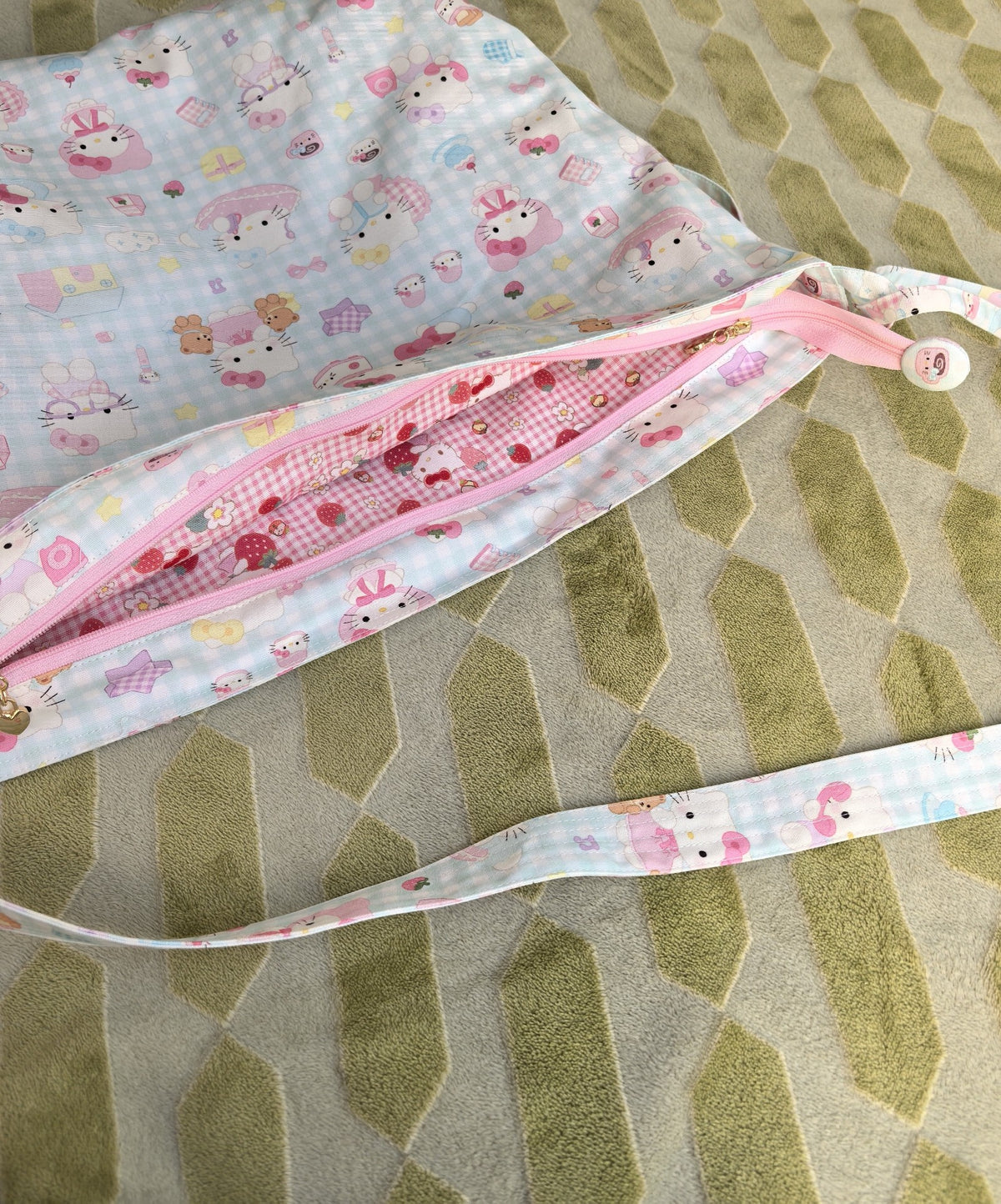 Hello Kitty Gingham Print Shoulder Bag