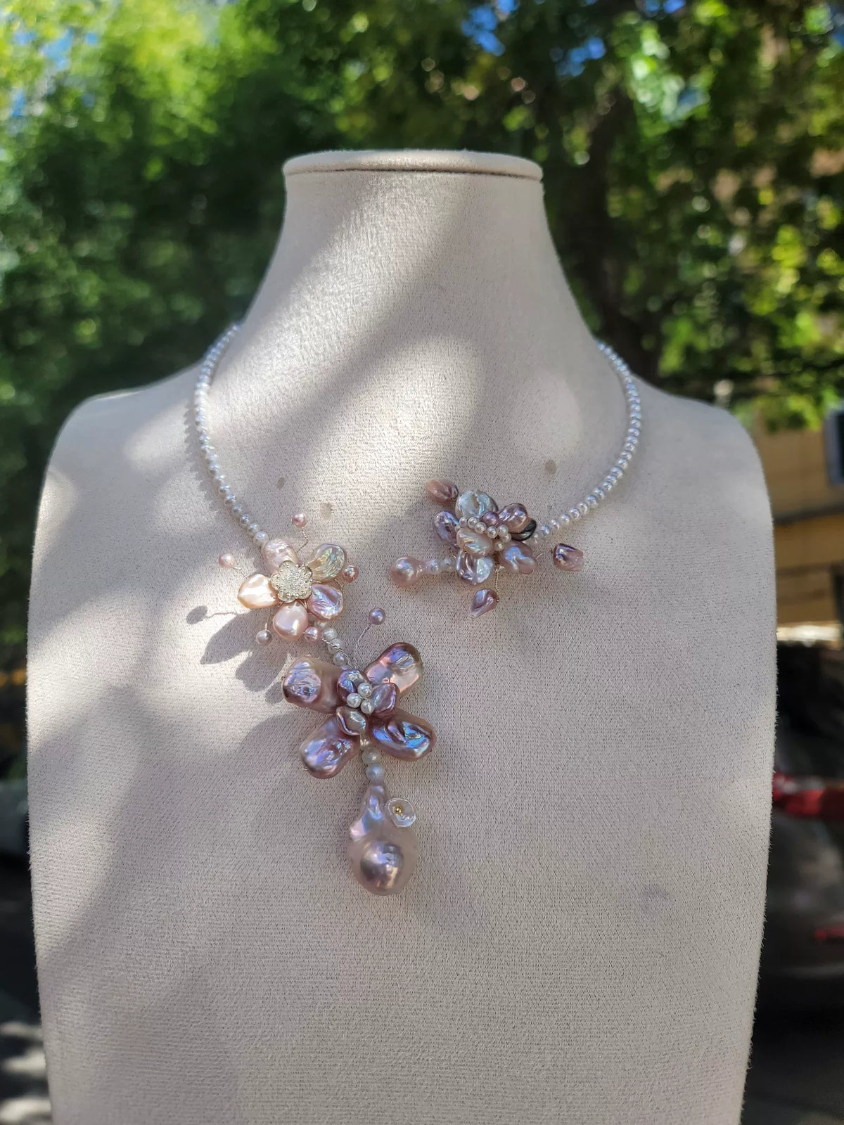 Collana floreale in perle barocche rosa e lavanda