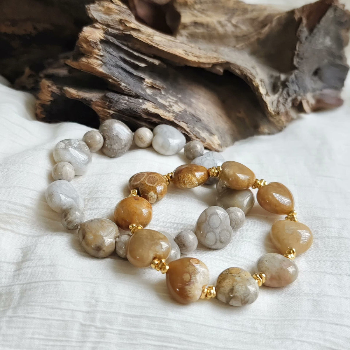 Bracelet en perles de jade corail cœur Gris et Miel