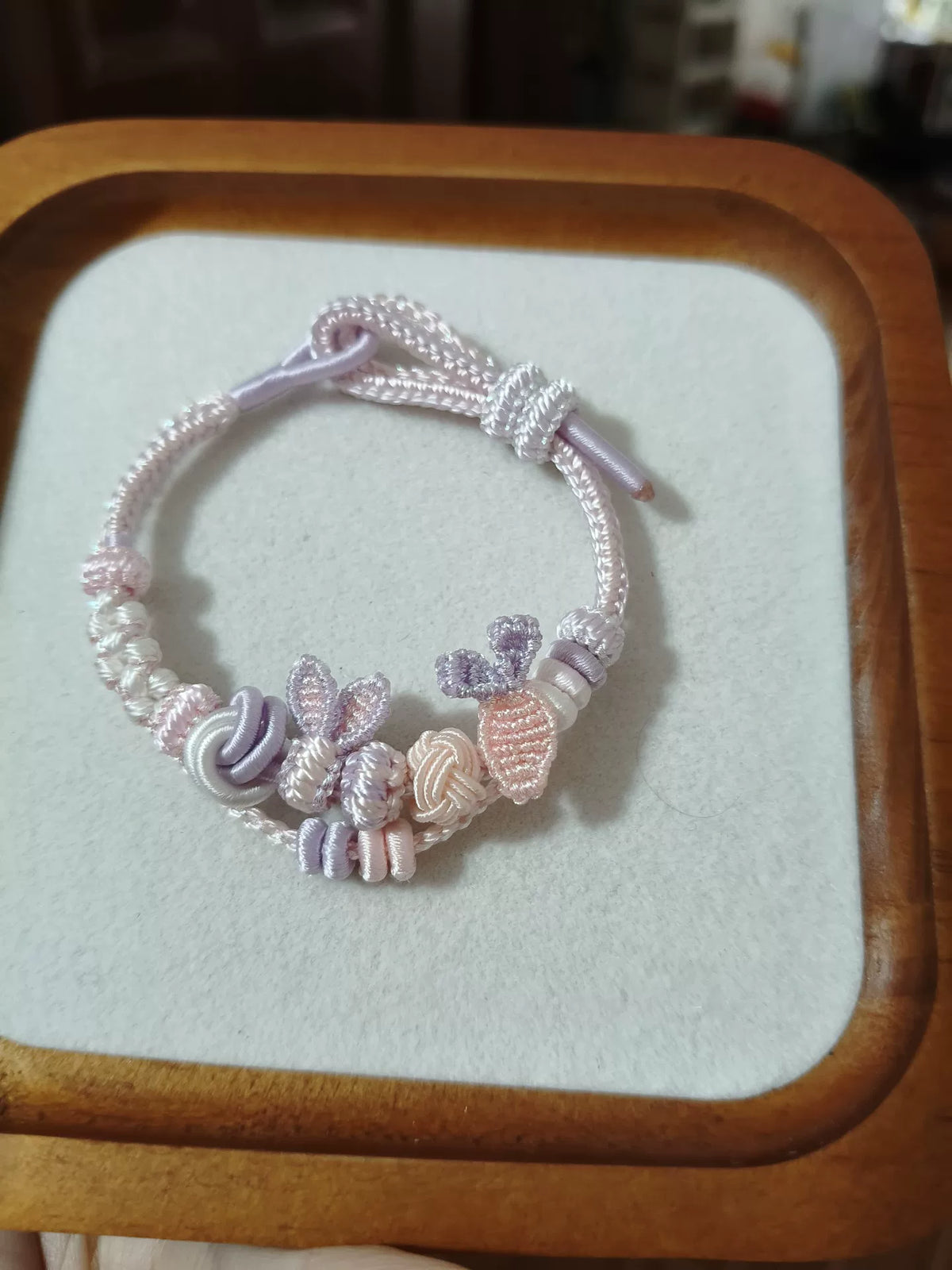 Bracciale in cordino intrecciato a mano sfumatura rosa e bianco