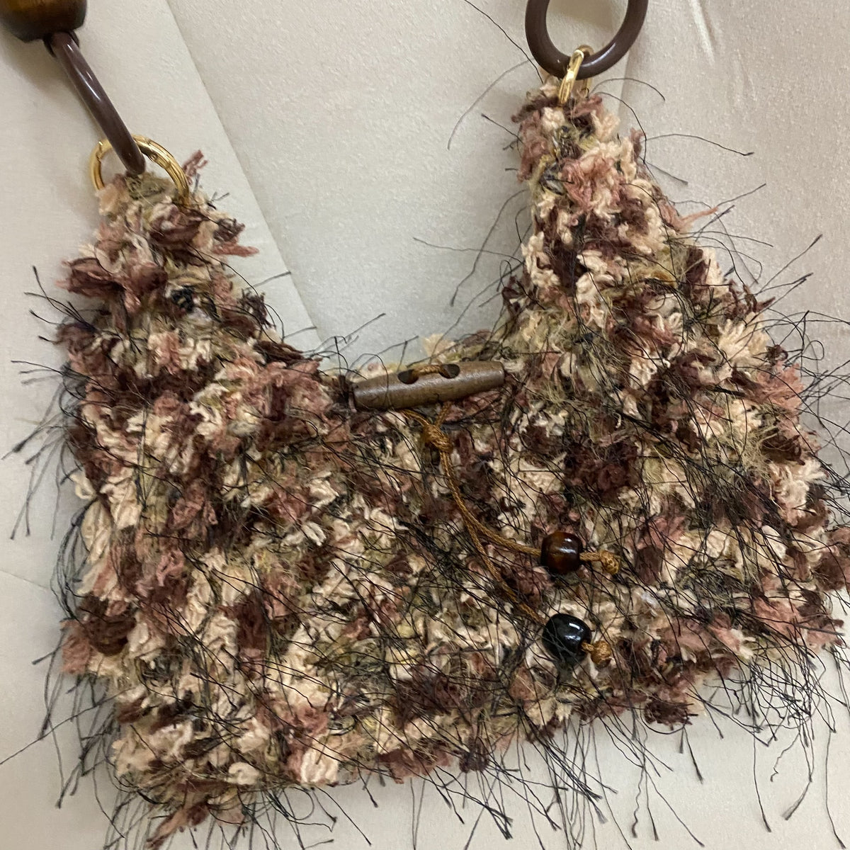 Kleine geweven crescent hobo handtas