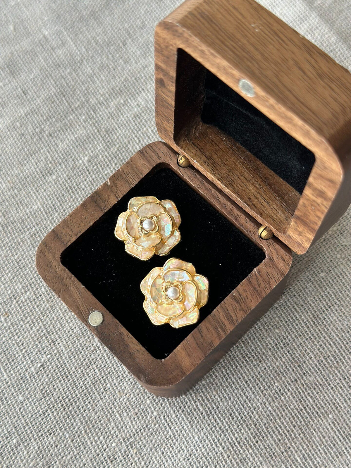 Mother-of-Pearl Camellia Brooch with Pearl