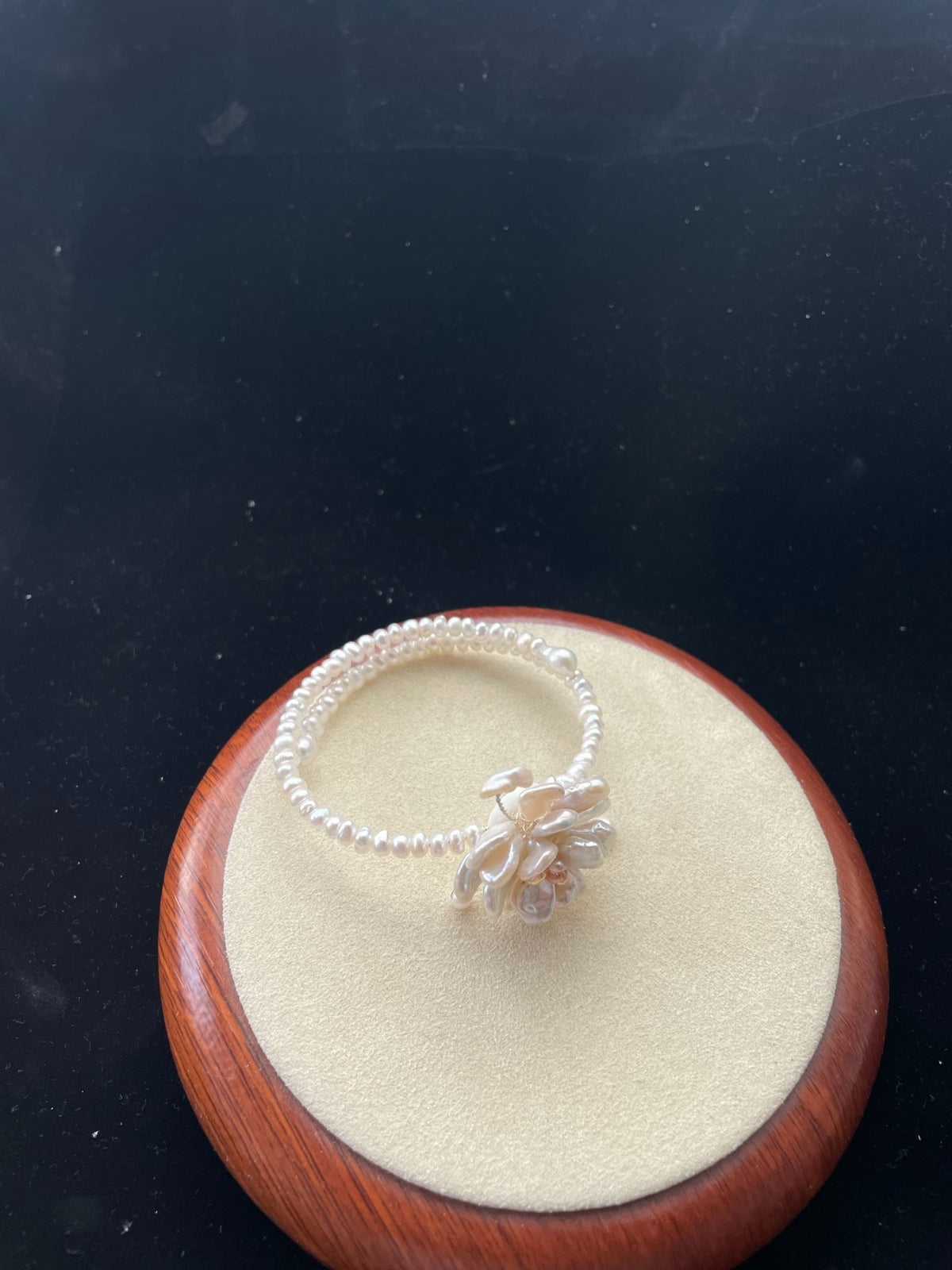 Armband mit Naturperlenblume