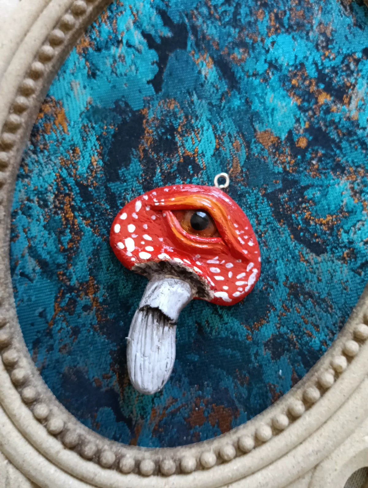 ハンドメイド 赤いキノコの目玉ペンダント