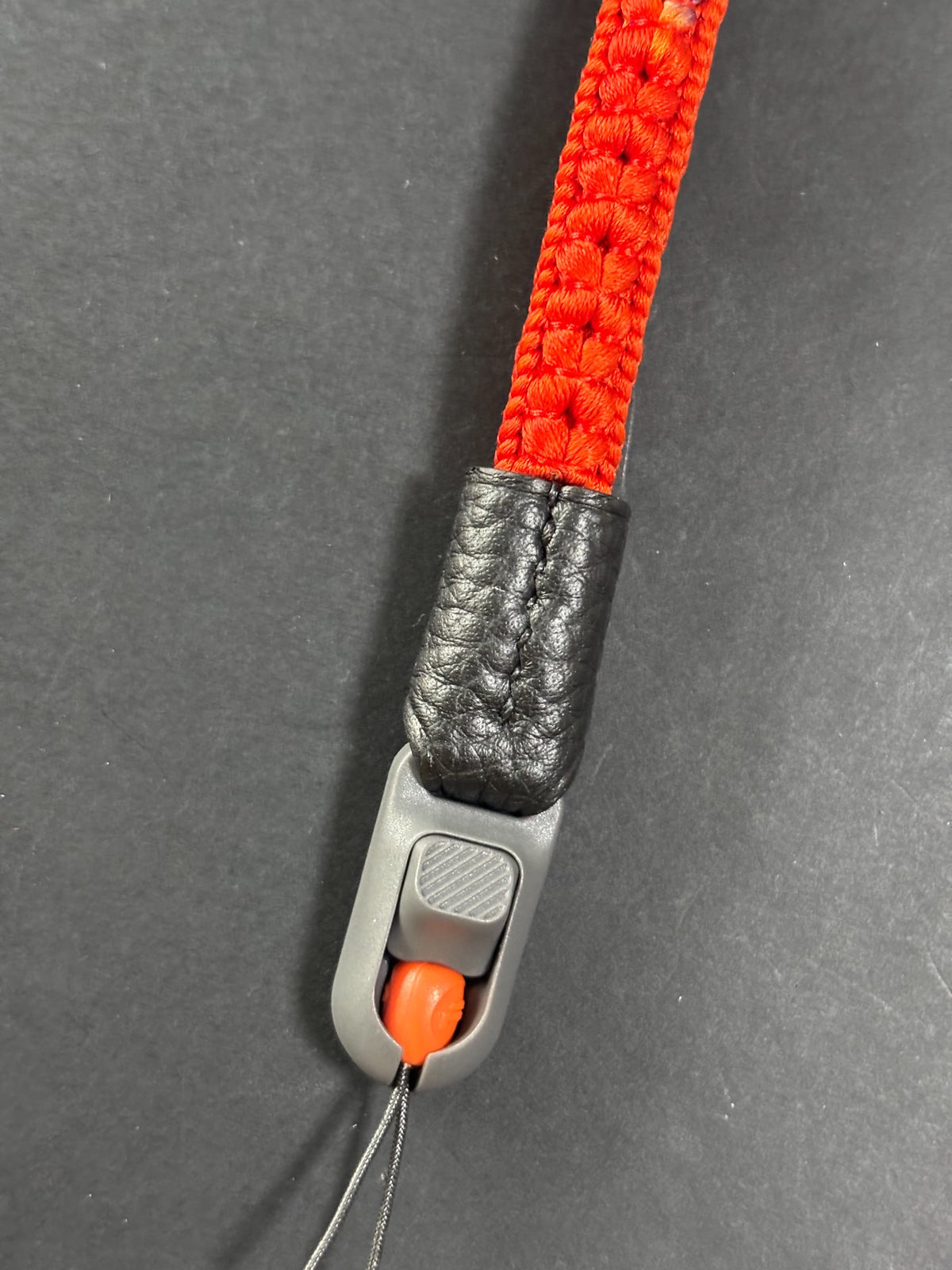 Handgewebter Seiden-Kamera-Handgelenkgurt in Orange