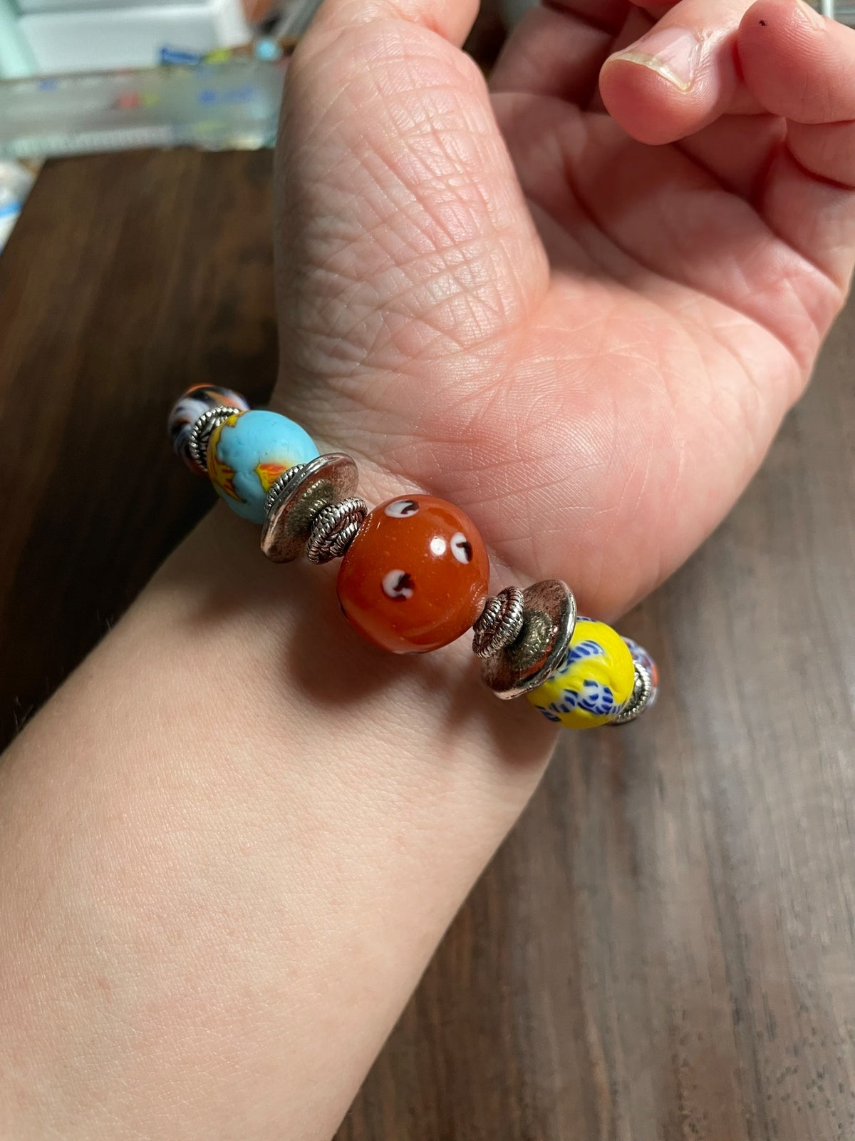 Bracciale in vetro africano fatto a mano