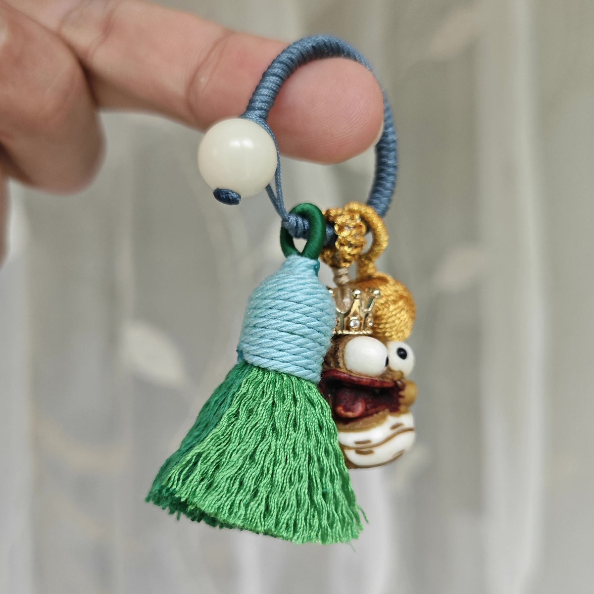 Colgante de Pixiu en asta de ciervo con borla