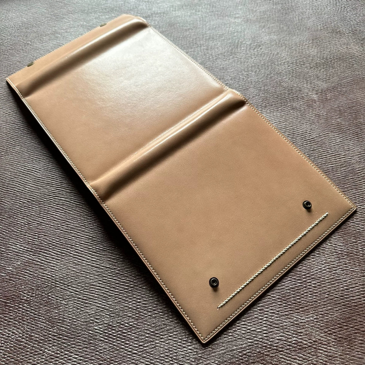Capa A6 de Três Dobras em Pele Tochigi