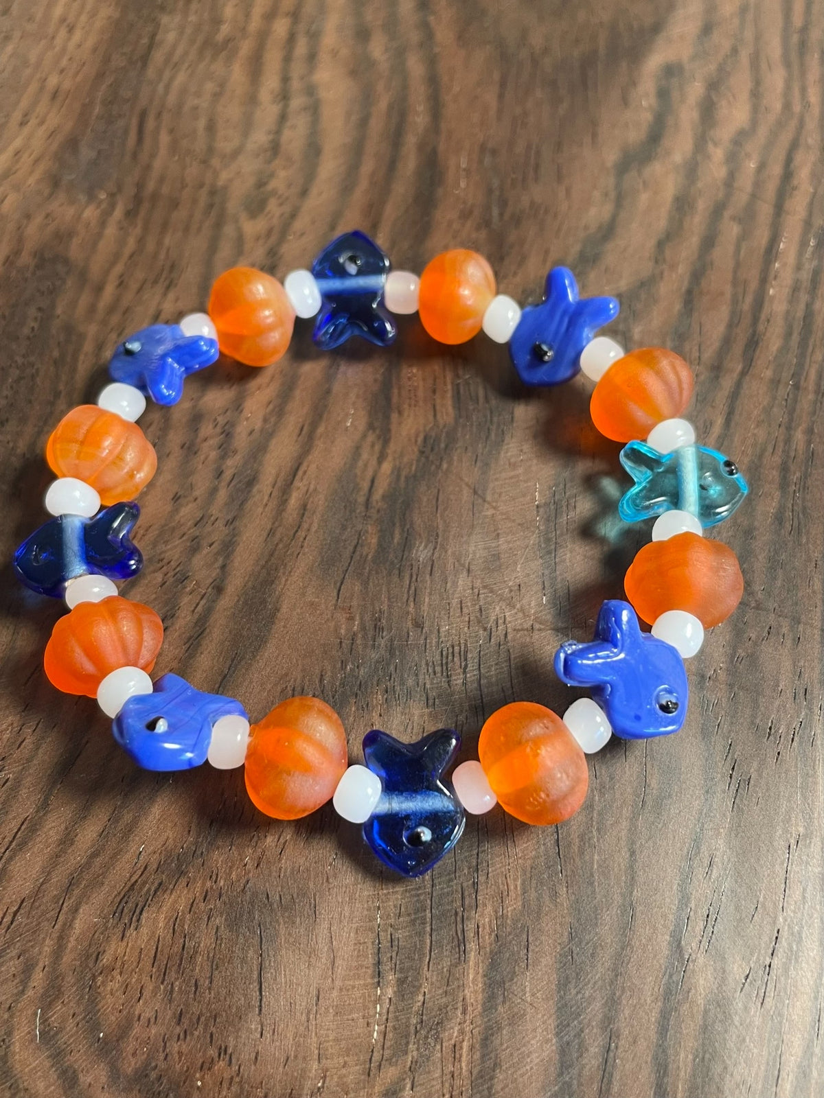 Blauw glazen visarmband