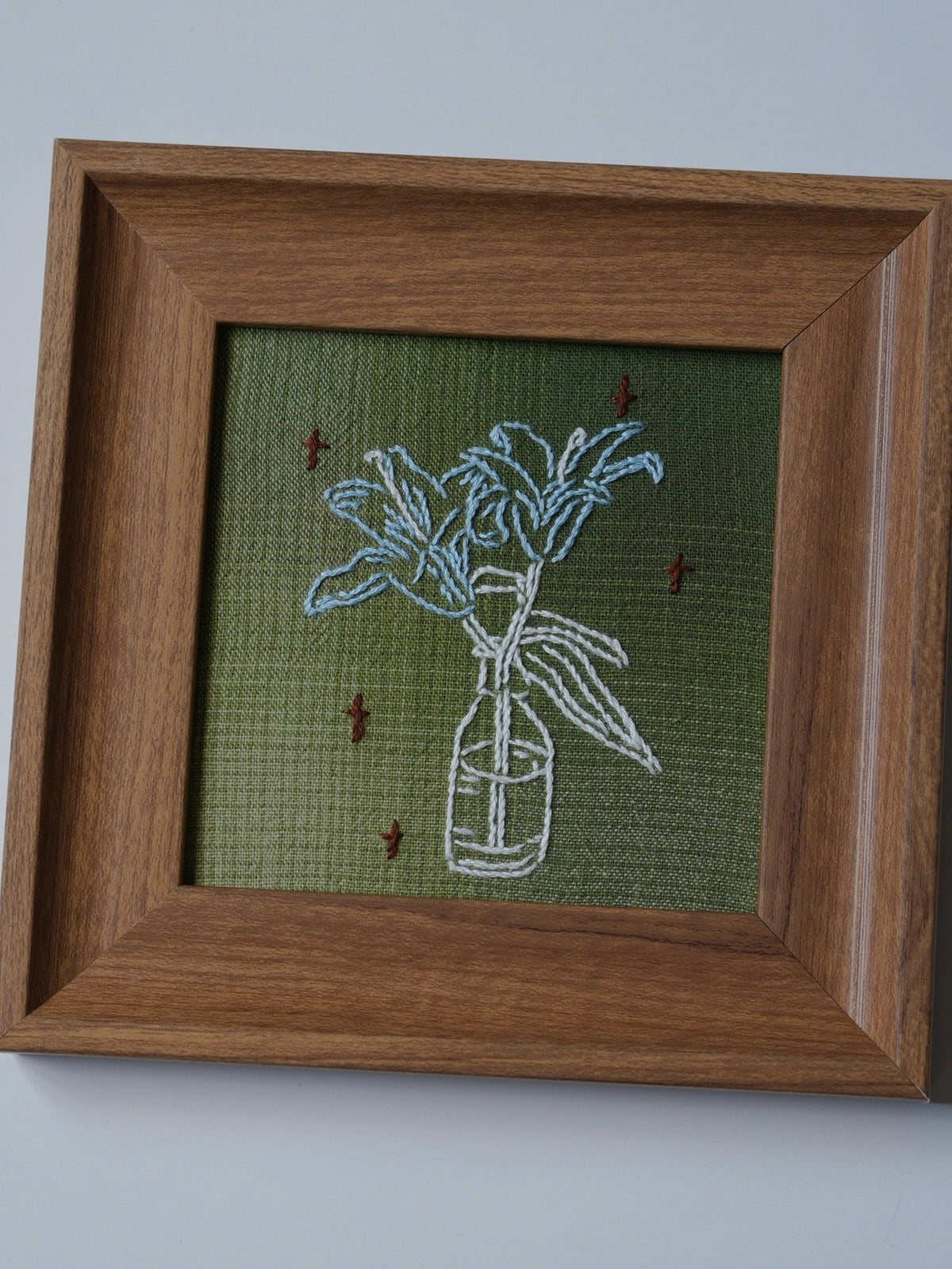 Quadro de 4 Polegadas com Bordado de Lírio