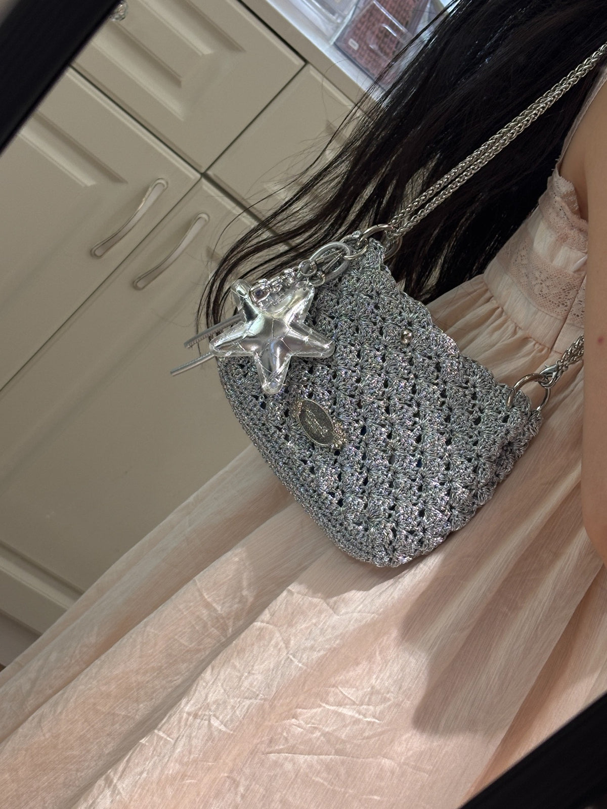 Silberne Häkelschultertasche mit Sternanhänger