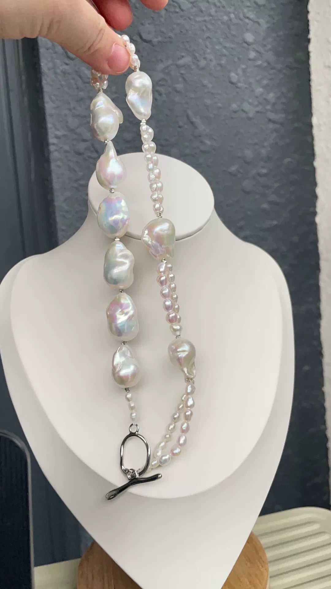 Collier de perles baroque d'eau douce irisé