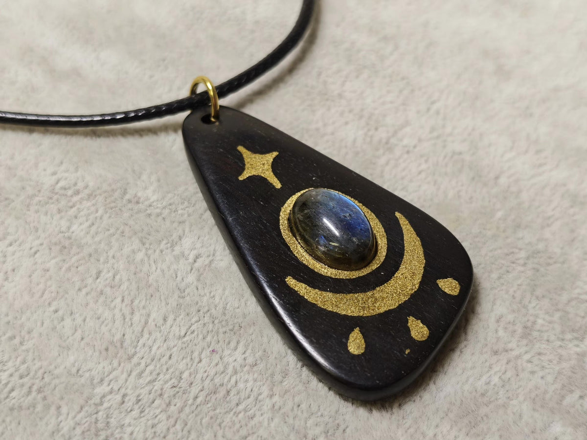 Pendentif Labradorite Étoile et Lune en Ébène