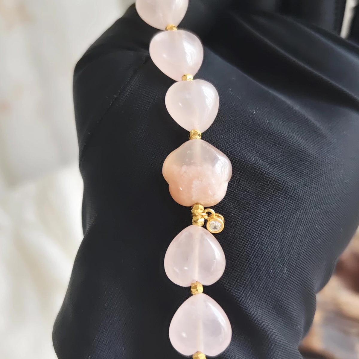 Pulseira de Coração de Cristal Rosa com Flor de Ágate Sakura