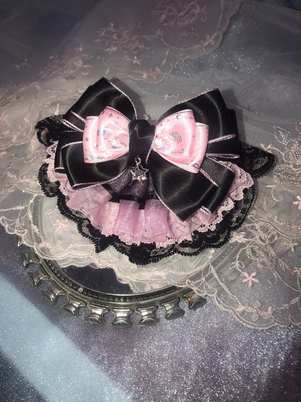 Pinza para el pelo con lazo de encaje rosa y negro