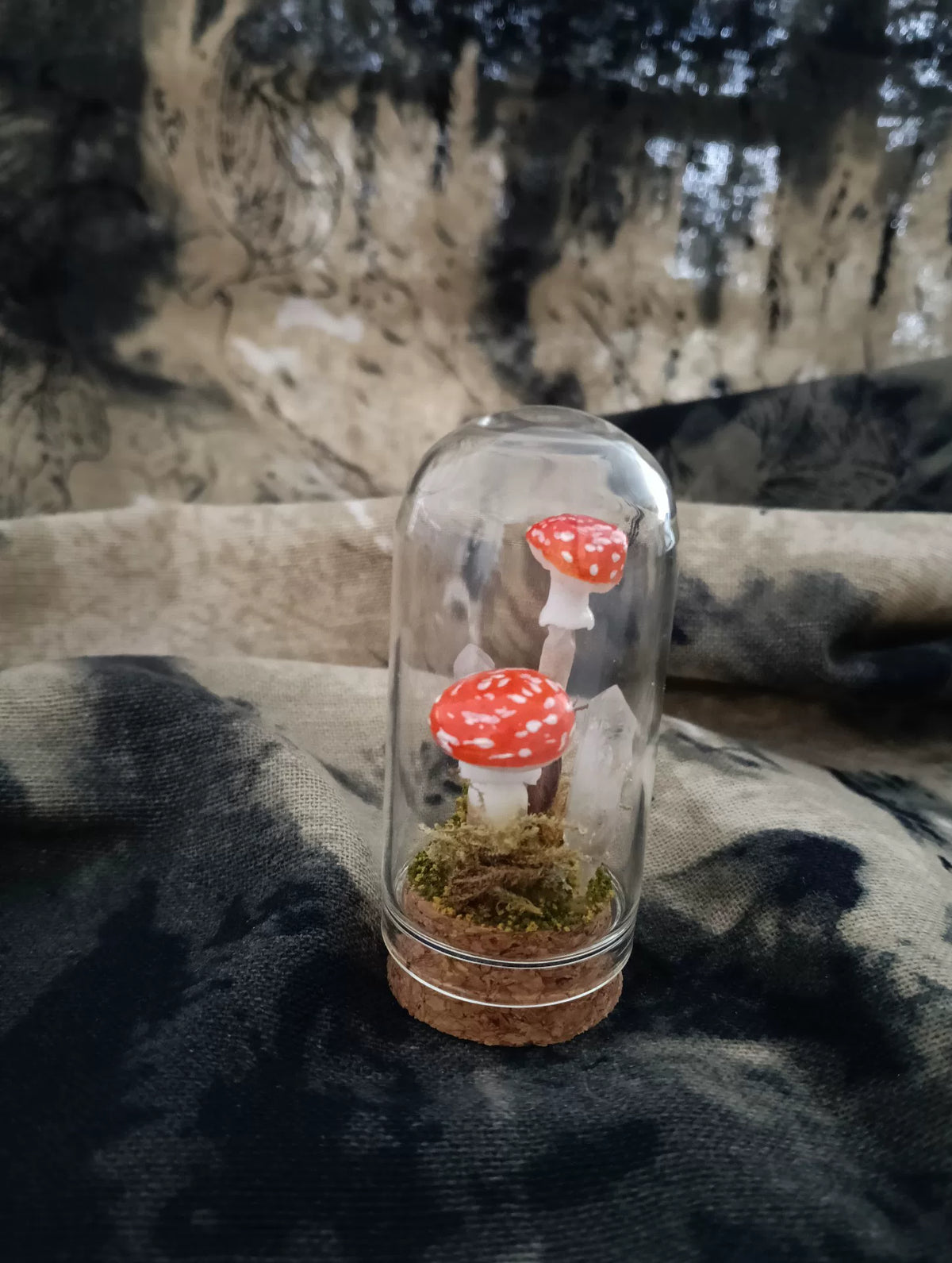 Handgefertigtes Pilz-Terrarium in Glasglocke