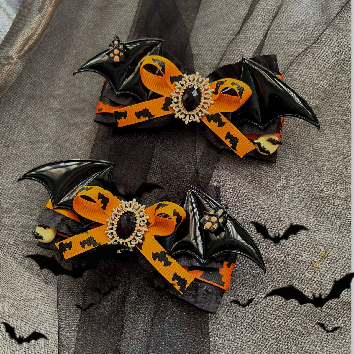 Handgjort set med håraccessobehör i pumpa för halloween
