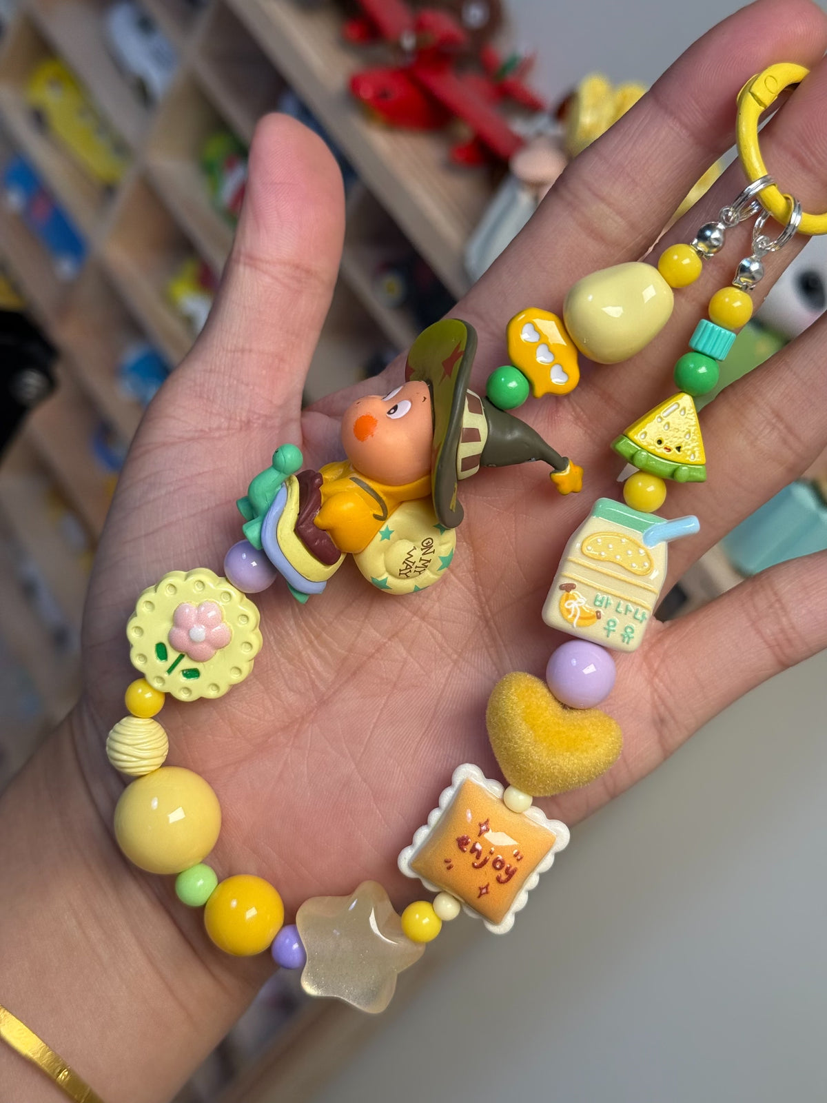 魔法使いフィギュアのビーズスマホストラップキーホルダー
