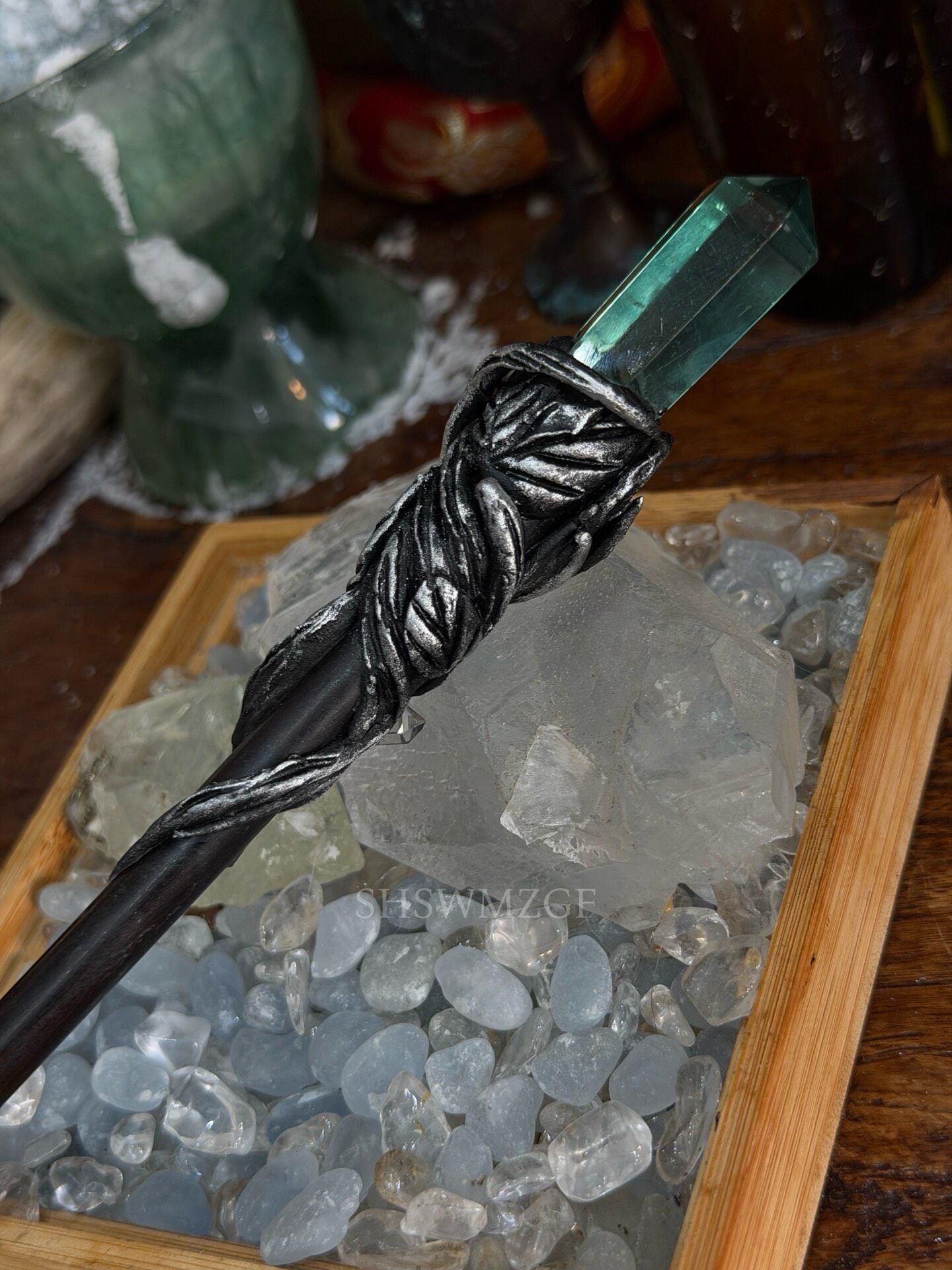 28cm Green Gemstone Wand with Twisted Vine Metal Handle