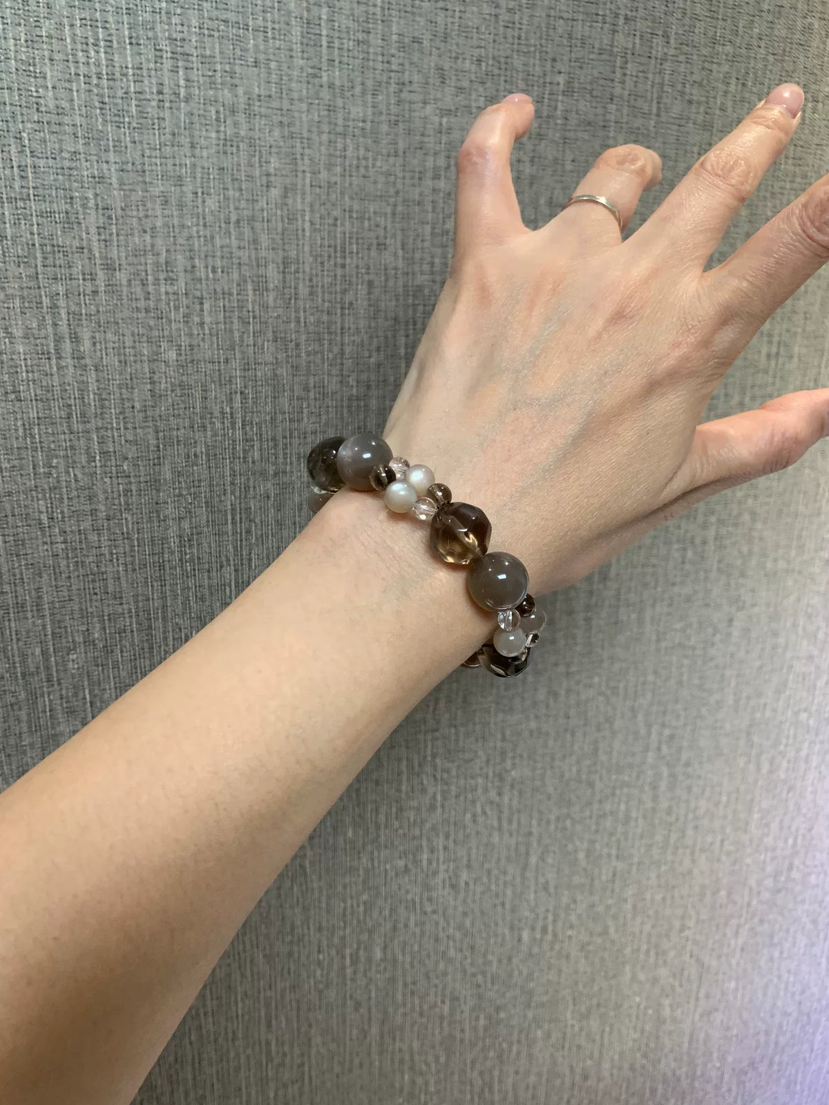 Pulseira de Cristal Quartzo Fumado e Pedra da Lua Milk Tea