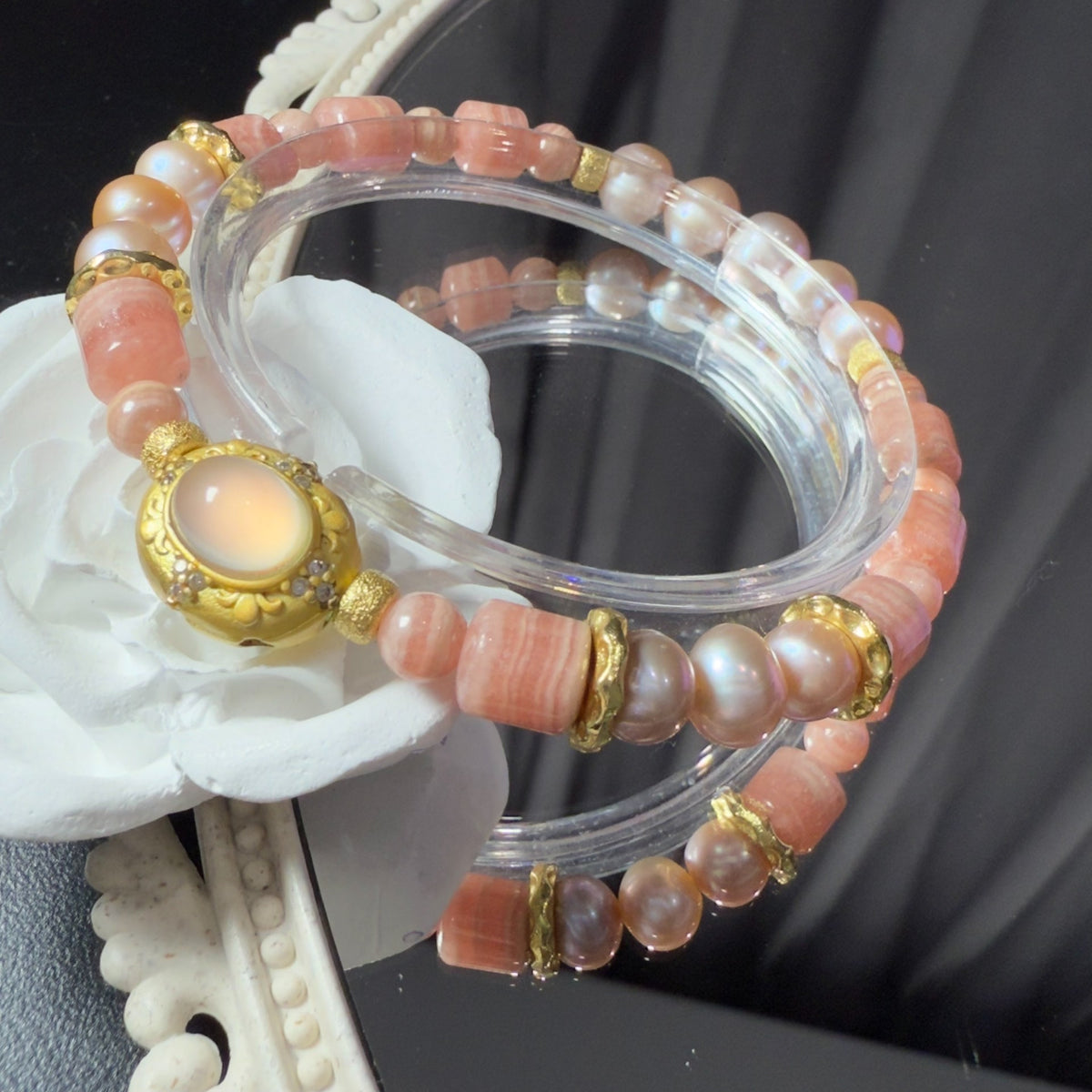Rhodochrosit Perlenarmband mit rosaem Chalädon