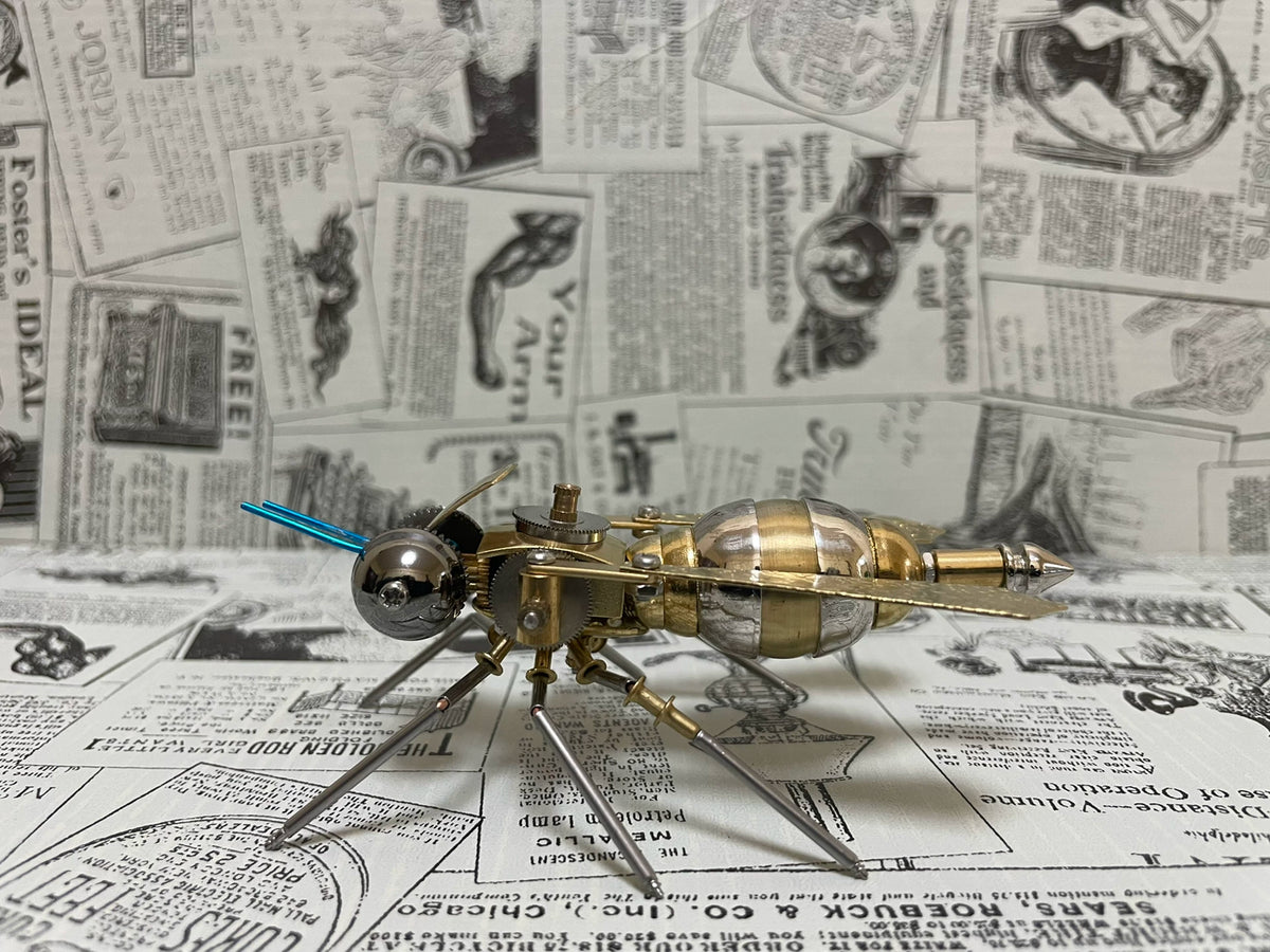 Escultura de Abelha Mecânica Steampunk em Latão e Cromado