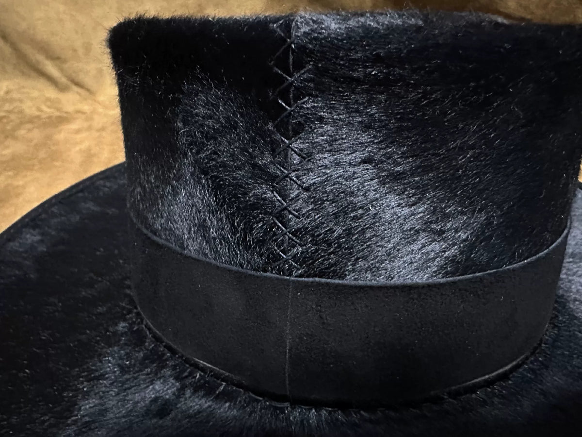 Cappello in Pelle e Crino Nero con Tesa Piana